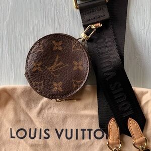 Louis Vuitton Bandolier strap with detachable pouch perfect condition